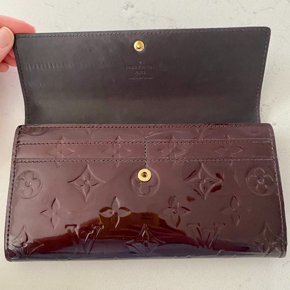 Louis Vuitton Sarah Wallet - Picture 1 of 12
